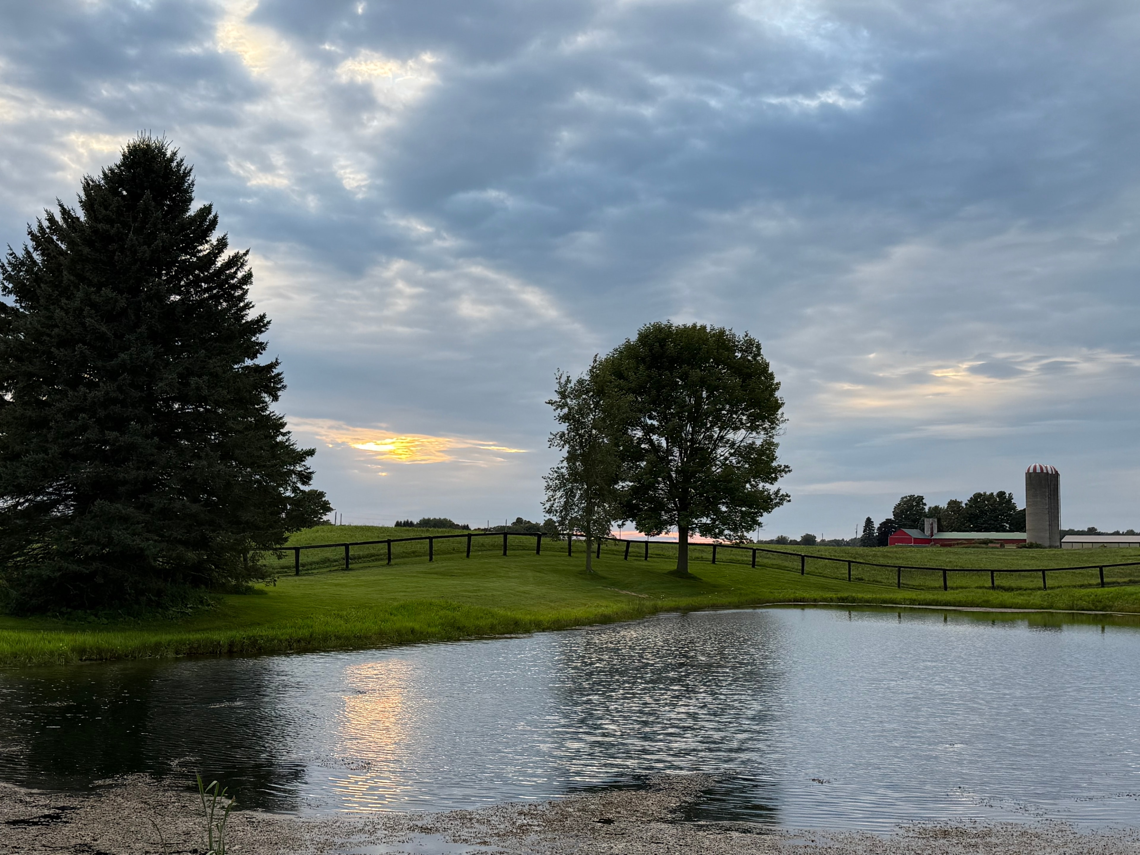 Pastoral grounds, pond & barn